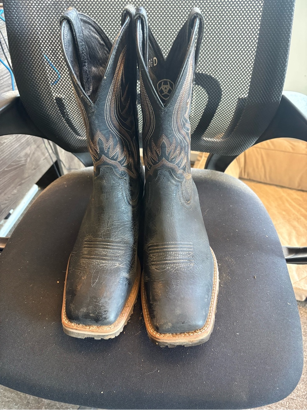 Ariat Black Leather Square-Toe Western Boots with Contrast Stitching